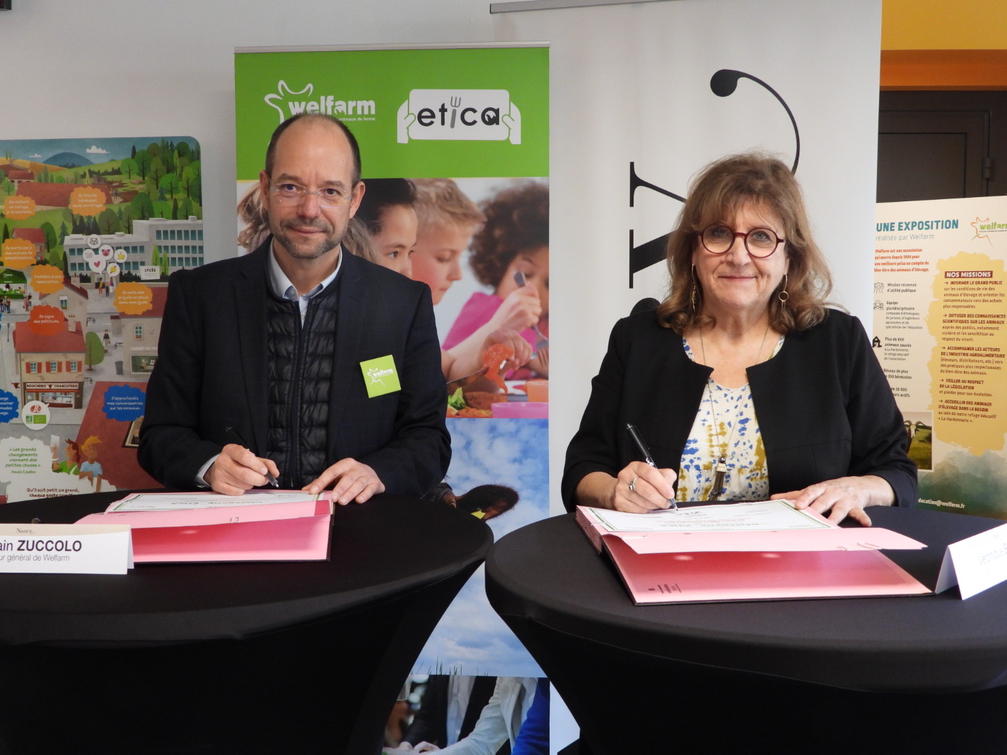 Ghislain Zuccolo, directeur général de Welfarm, et Véronique Billot, Adjointe déléguée à l'enfance et à l'éducation de la Ville de Nancy, lors de la signature de la charte ETICA.